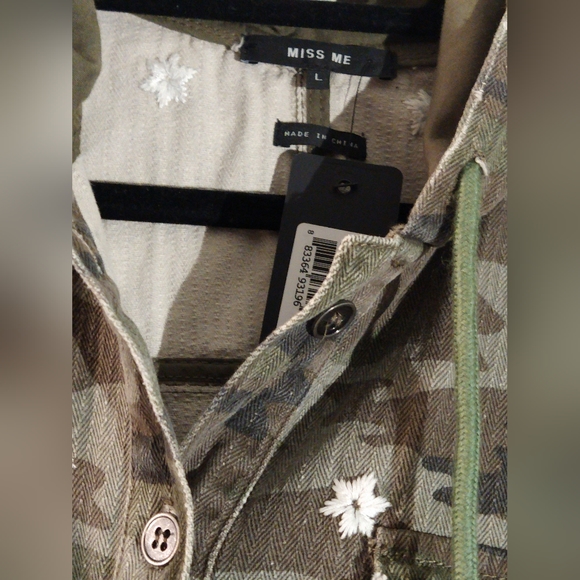 NWT Miss Me Camo Jacket with embroidered flowers - Picture 4 of 4